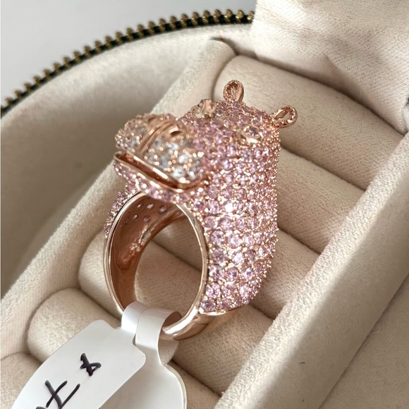 NWT nOir Jewelry Pink Holly the Hippopotamus CZ and Rosegold Ring, Size 7 - Picture 3 of 6